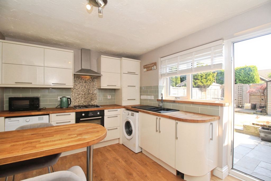 Property photo 2 of 9 Breakfast Kitchen