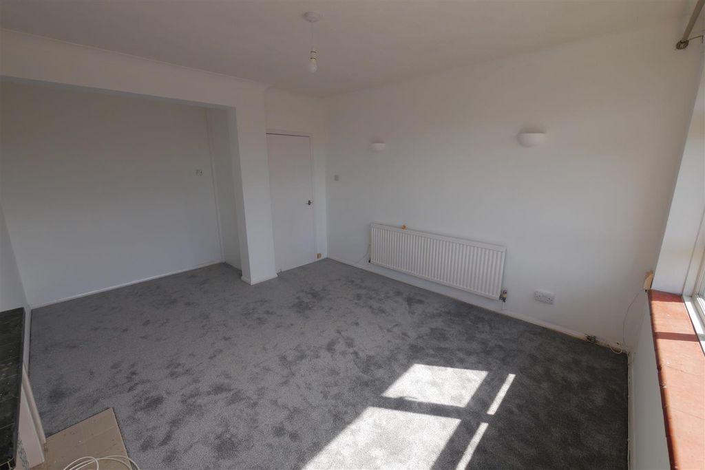 Property photo 2 of 11 Lounge