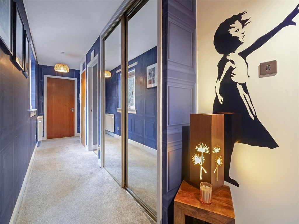 Property photo 2 of 8 Hallway