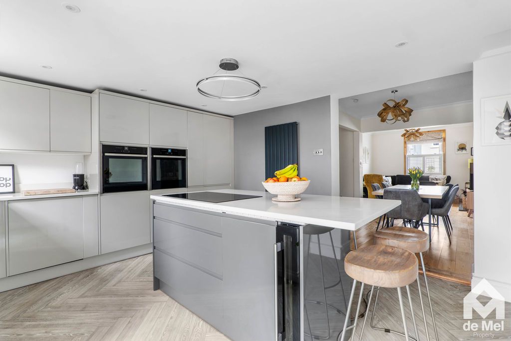 Property photo 3 of 15 Photo 9