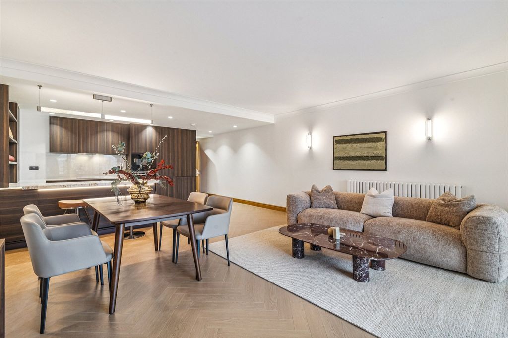 Property photo 3 of 14 Kitchen/Reception