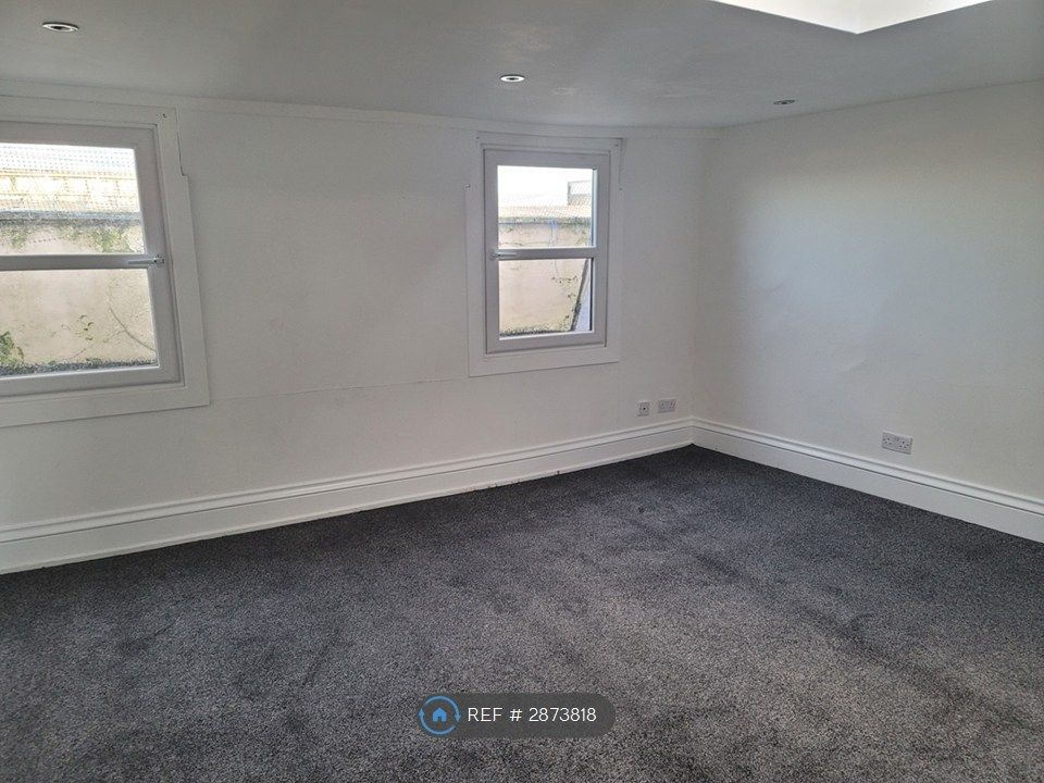 Property photo 3 of 7 Bedroom 1
