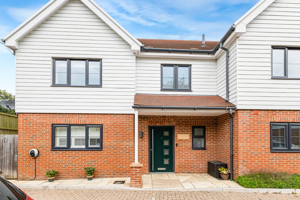 Property photo 1 of 52