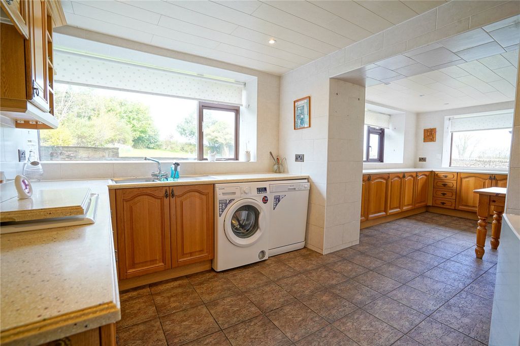 Property photo 3 of 28 Picture No. 15