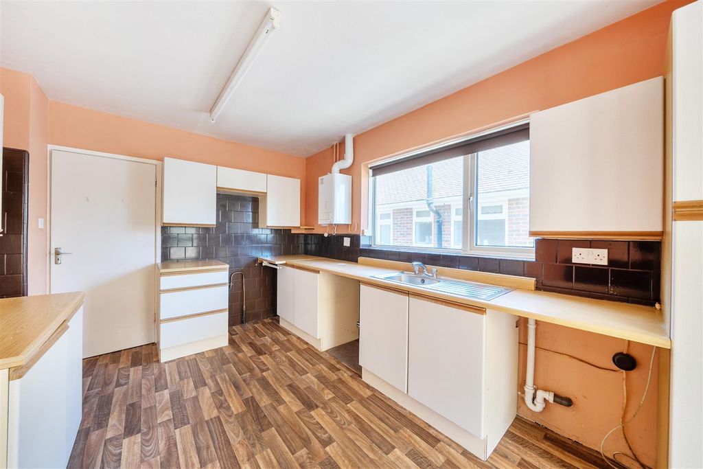 Property photo 2 of 21 For Sale By Aspire Residential | Upton Road