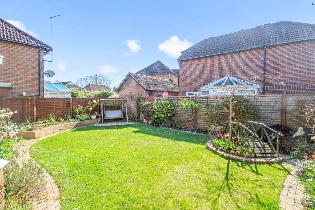 Property photo 2 of 16 Garden