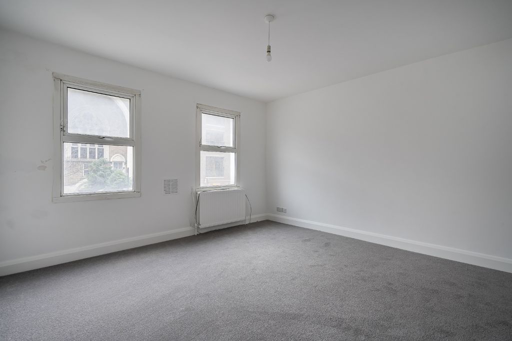 Property photo 3 of 11 4823842