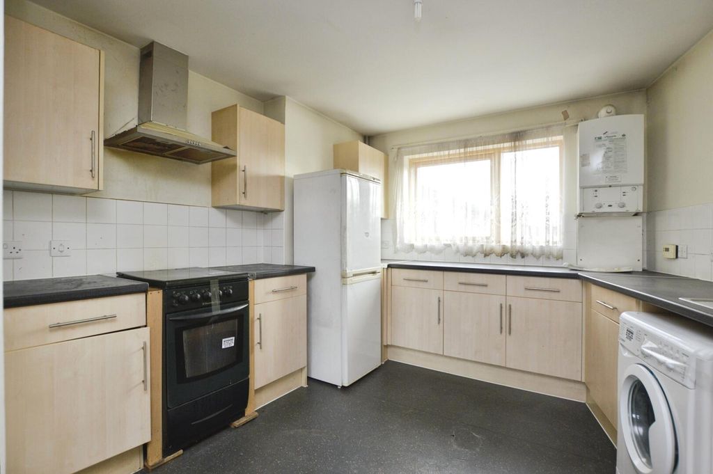 Property photo 3 of 7 Kitchen