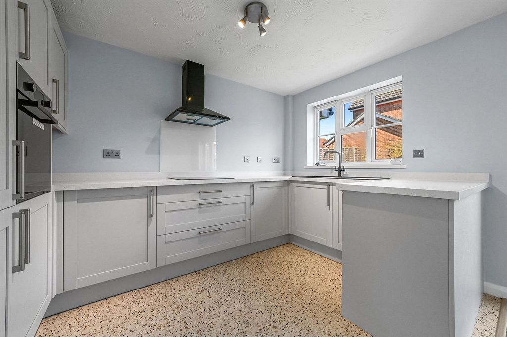 Property photo 2 of 11 Picture No. 13