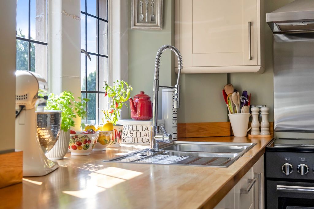 Property photo 2 of 27