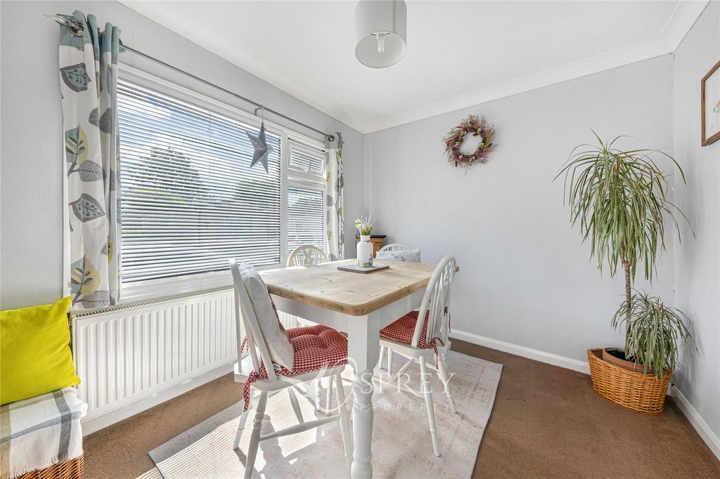 Property photo 3 of 11 Dining