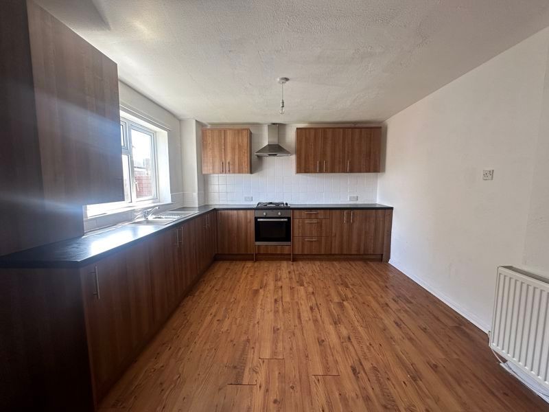 Property photo 3 of 14 Kitchen