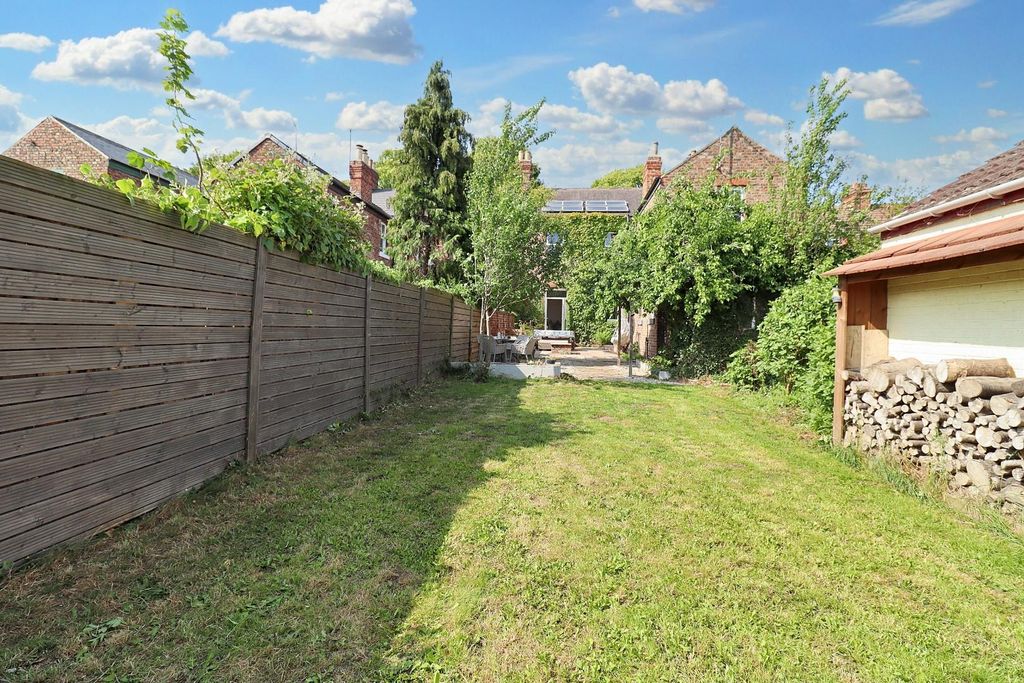 Property photo 2 of 41