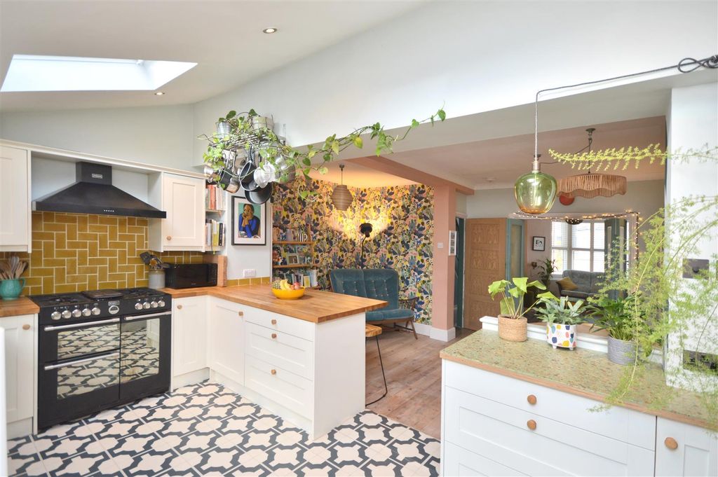 Property photo 2 of 24 Kitchen/Dining Room