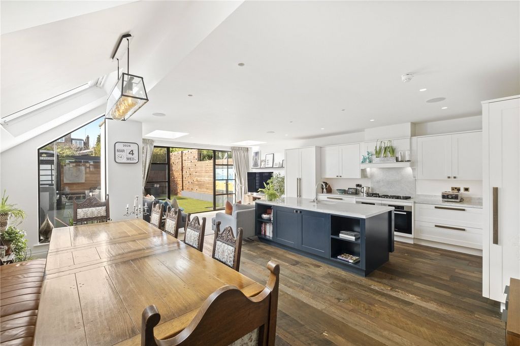 Property photo 1 of 19 Kitchen/Dining