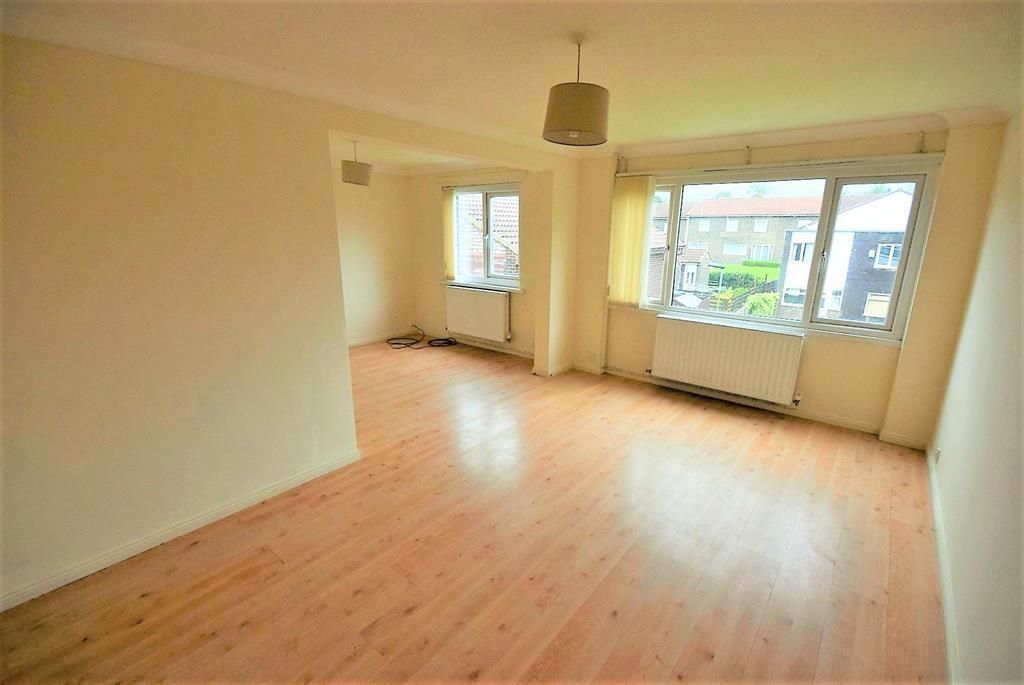 Property photo 3 of 13 Lounge