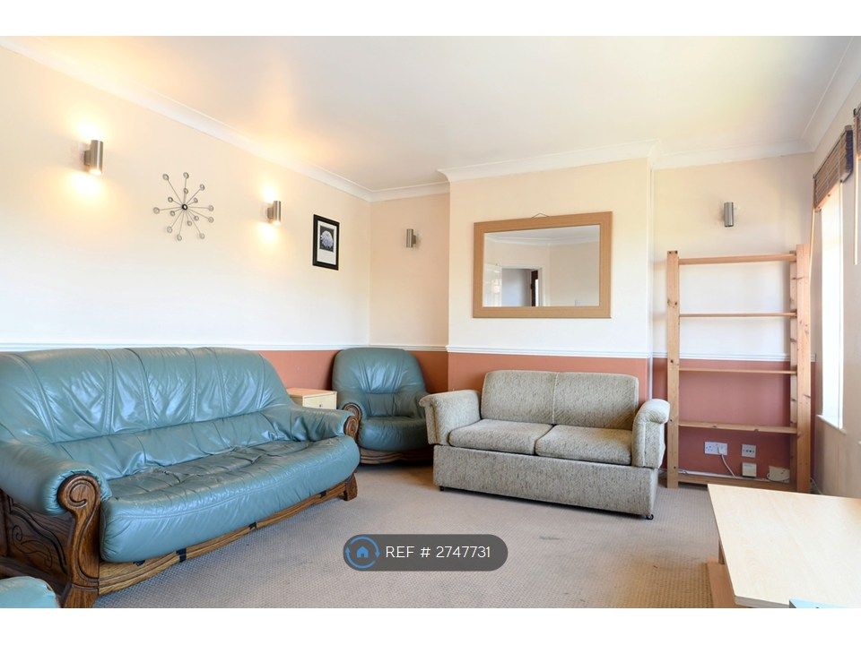 Property photo 2 of 12 Lounge