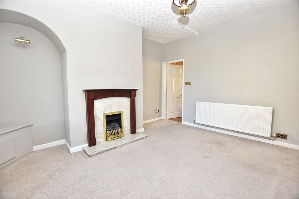 Property photo 2 of 13 Lounge