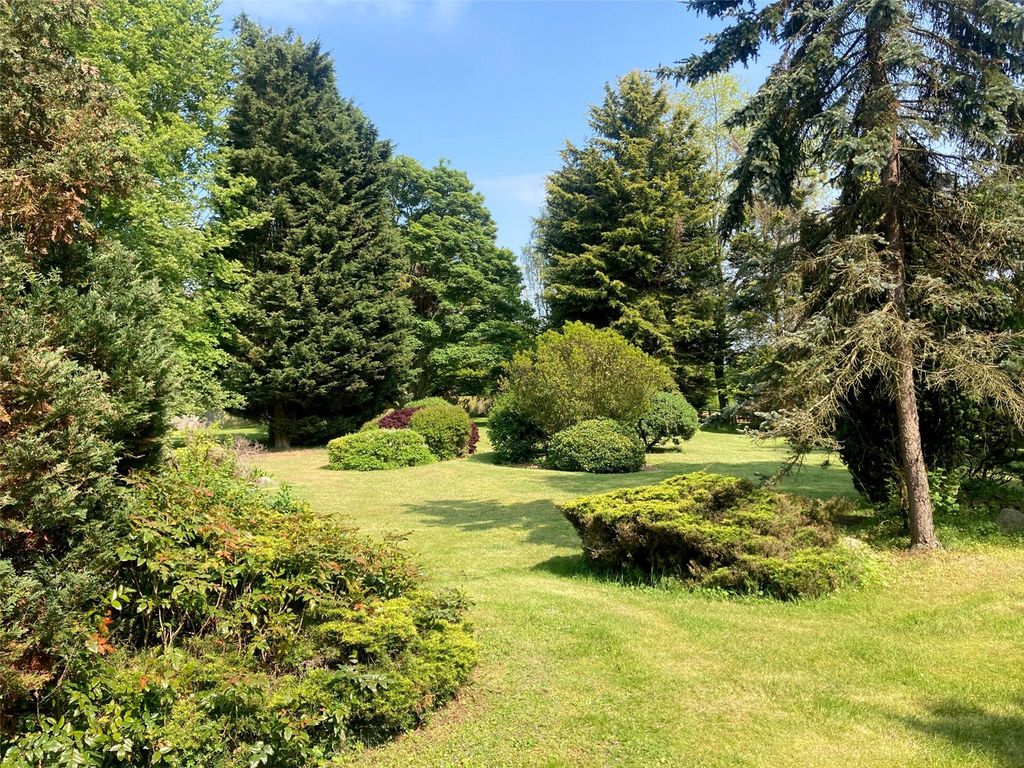 Property photo 2 of 17 Gardens