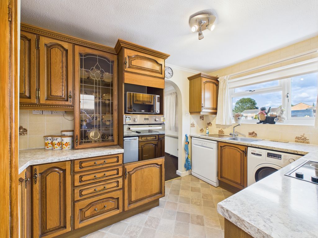 Property photo 2 of 16 Kitchen