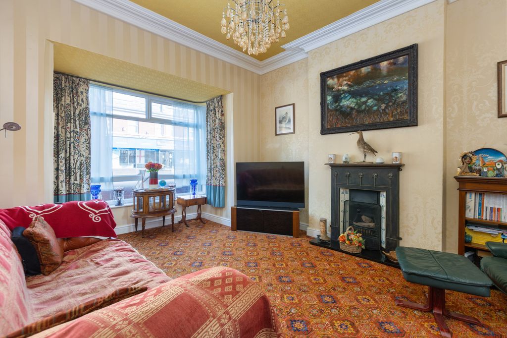 Property photo 3 of 28