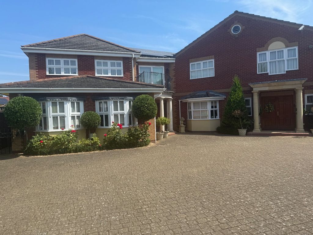 Property photo 2 of 32 Westbourne Gardens