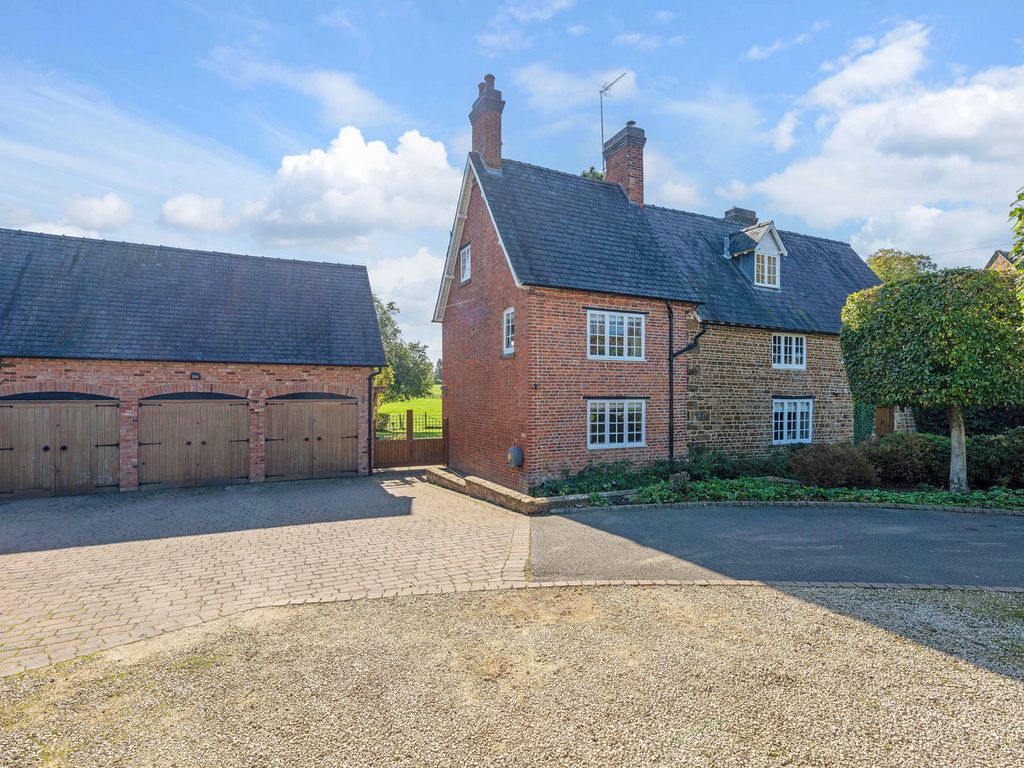 Property photo 3 of 33