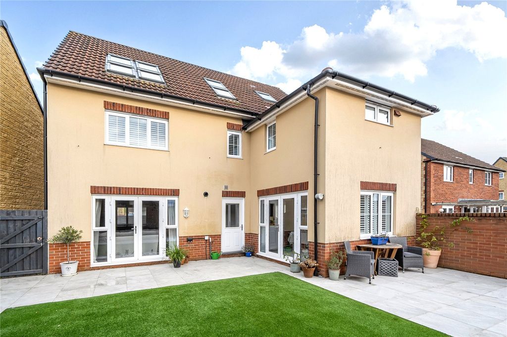 Property photo 2 of 24 Picture No. 27