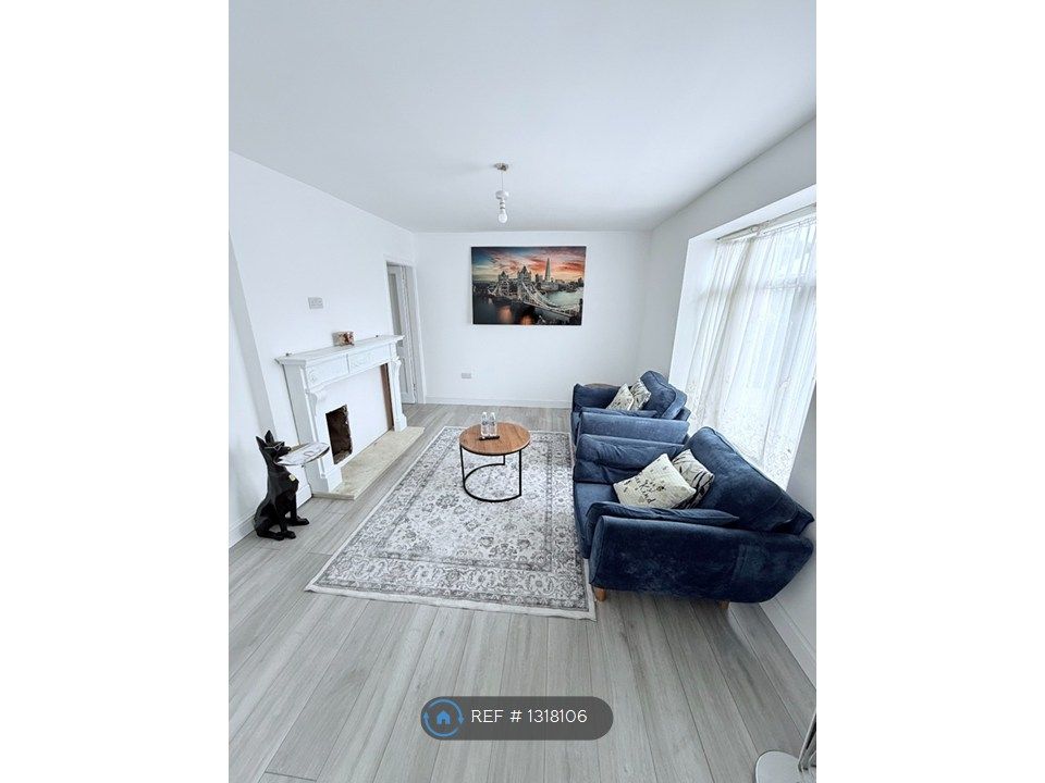 Property photo 1 of 14 Living Room
