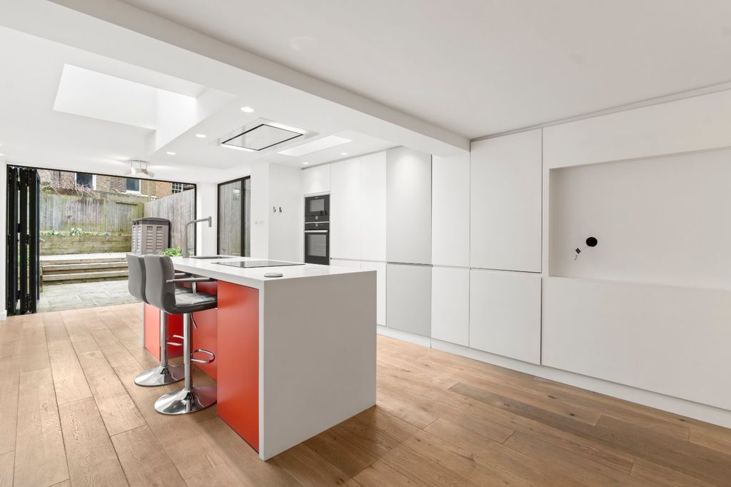 Property photo 2 of 23