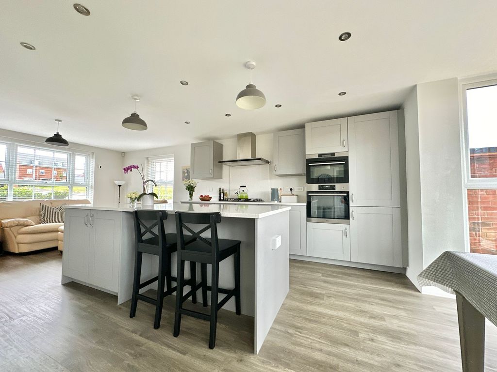Property photo 1 of 31