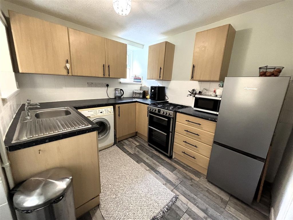 Property photo 3 of 14 Kitchen