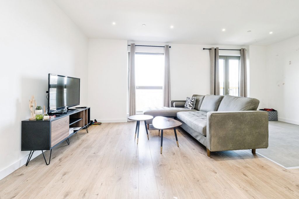 Property photo 1 of 18 6