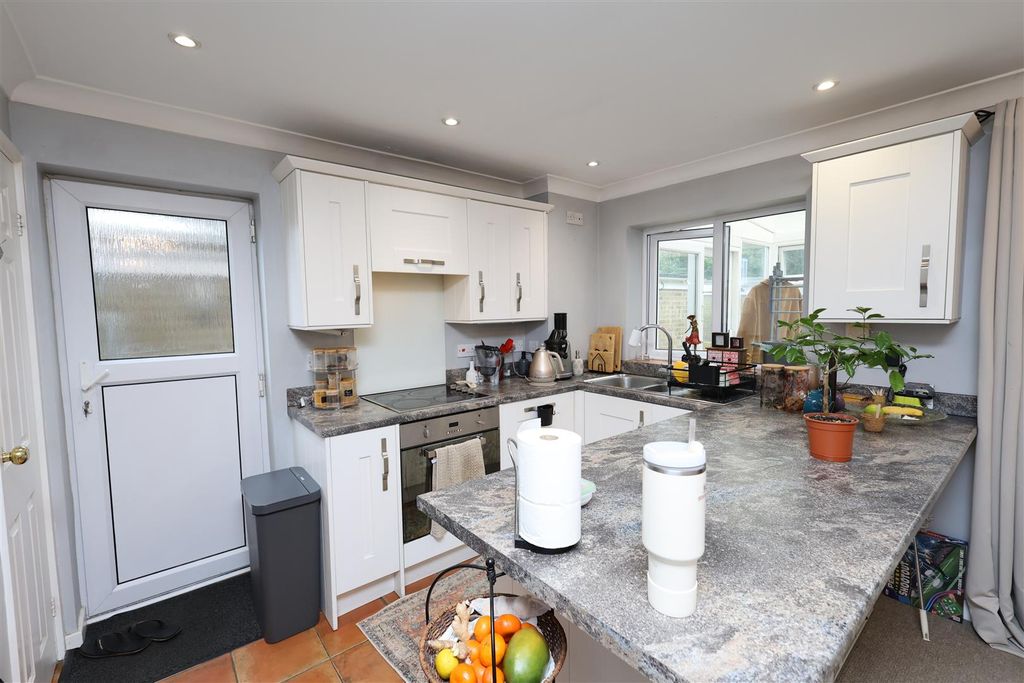 Property photo 3 of 22 Kitchen