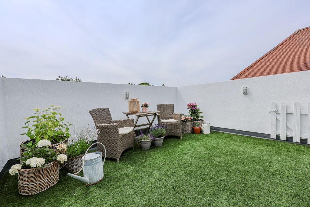 Property photo 3 of 31