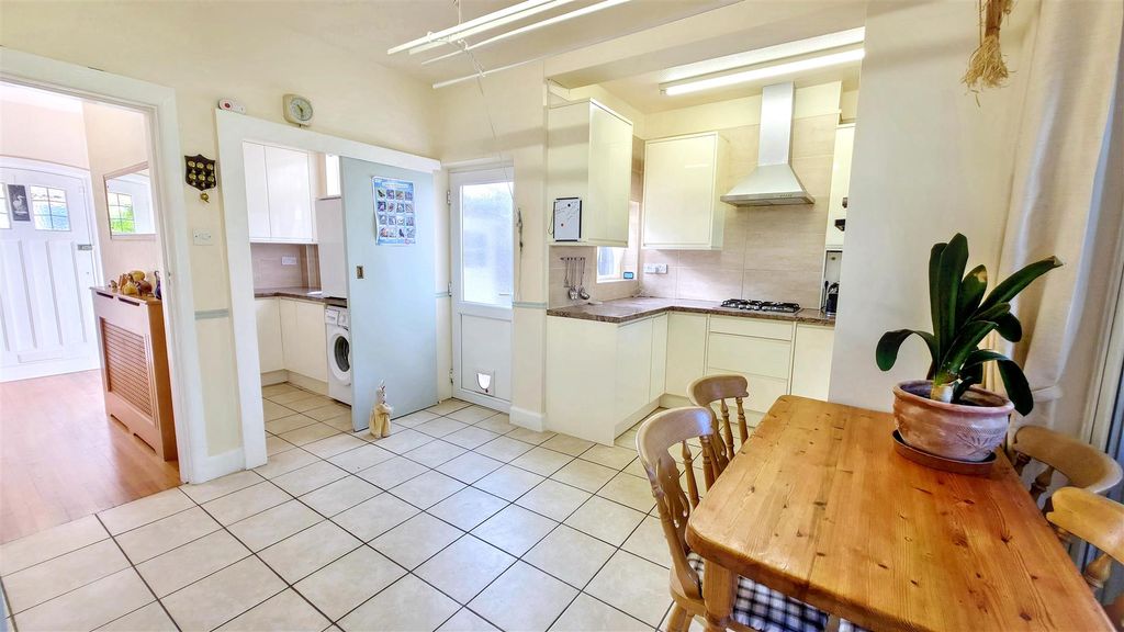Property photo 2 of 14 10817.Jpg