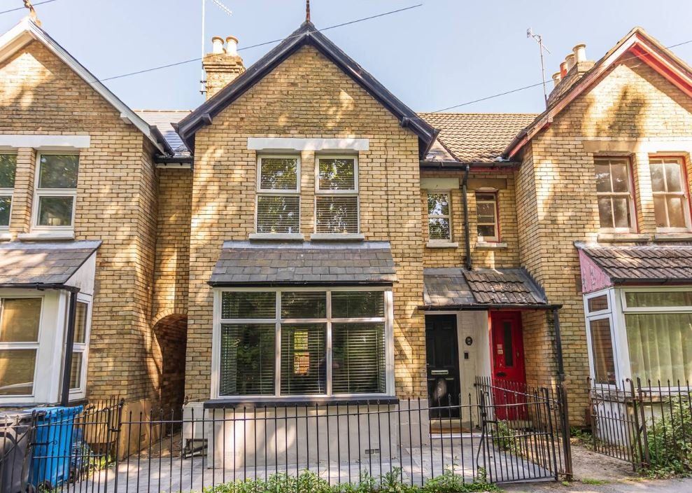Property photo 1 of 18 Approach Road