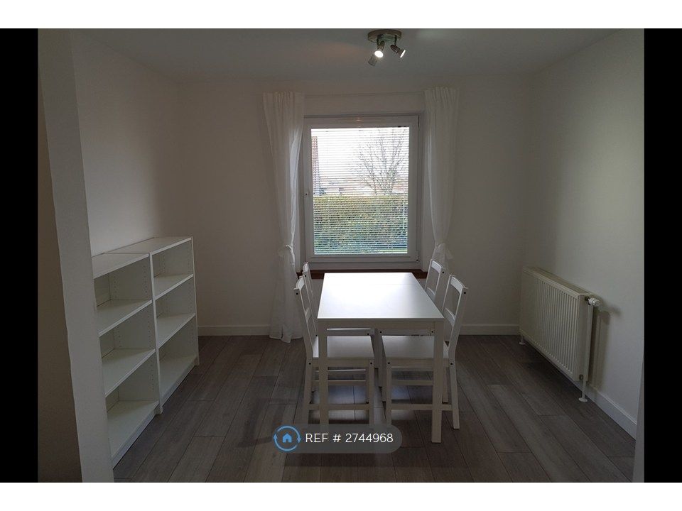 Property photo 3 of 11 Dining Room (Joint With Living Room)