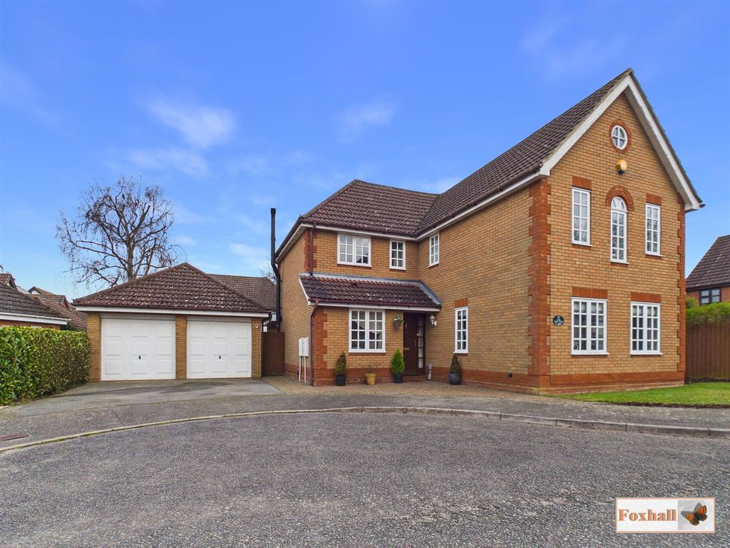 Property photo 1 of 35 Front Garden