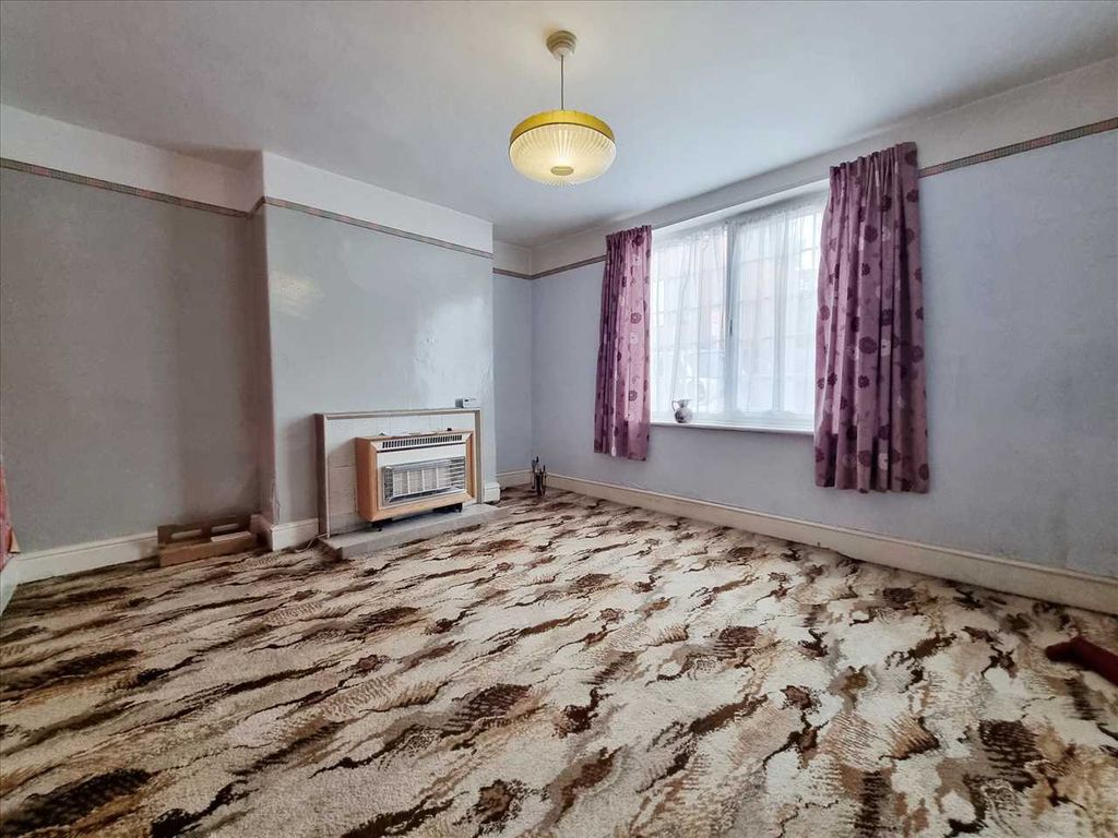 Property photo 2 of 8 Lounge:
