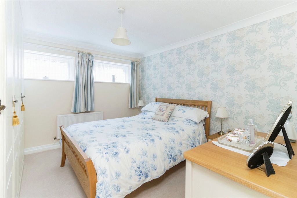 Property photo 2 of 17 Picture No. 23