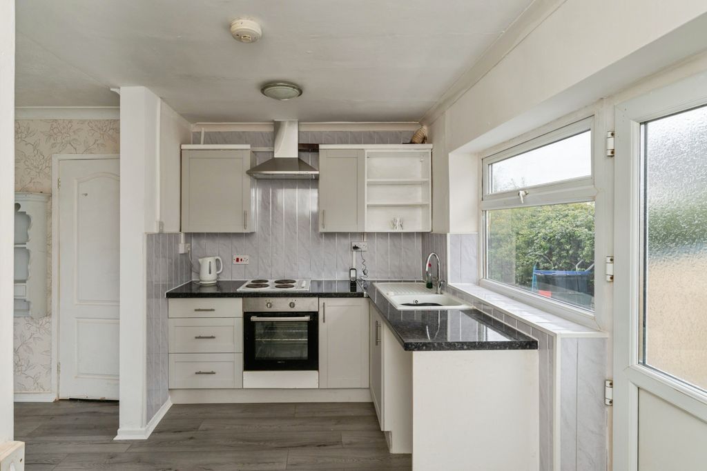 Property photo 3 of 15 Kitchen