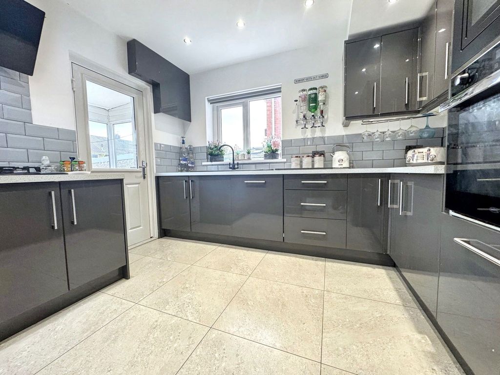 Property photo 3 of 27