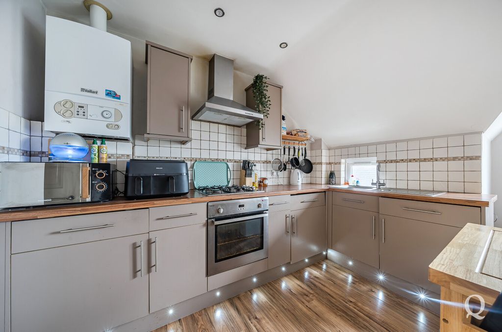 Property photo 3 of 15 Cbe90A36-544B-45F...