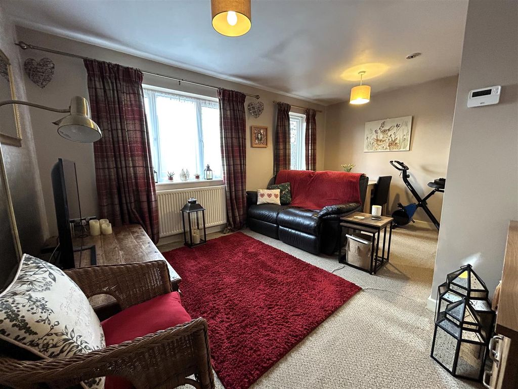 Property photo 2 of 6 Lounge