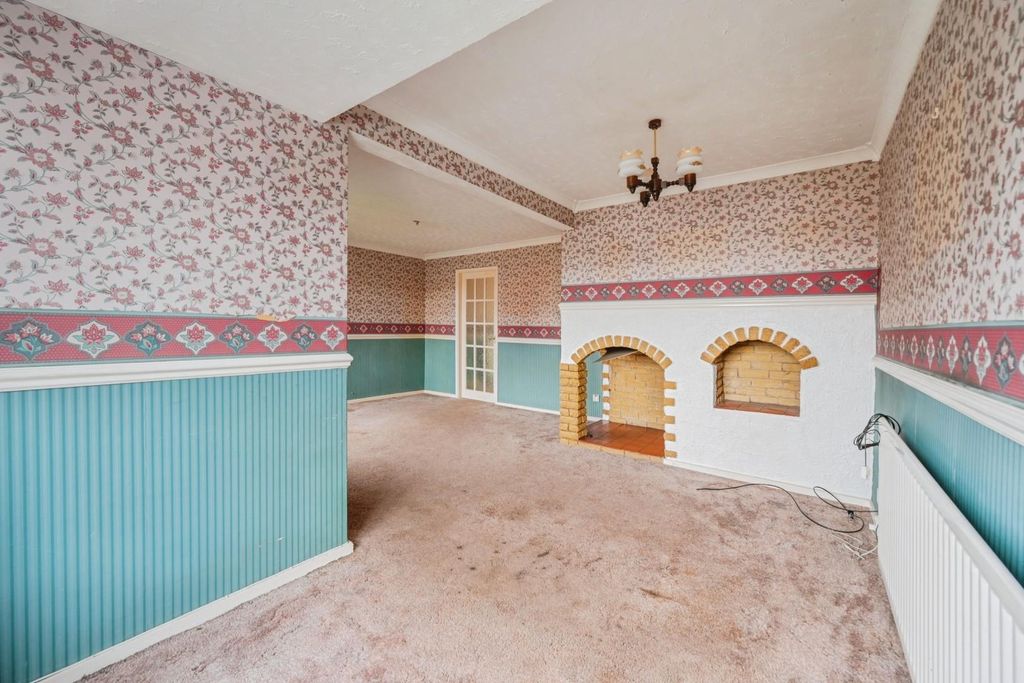 Property photo 3 of 24 65Norwichclose-2.Jpg