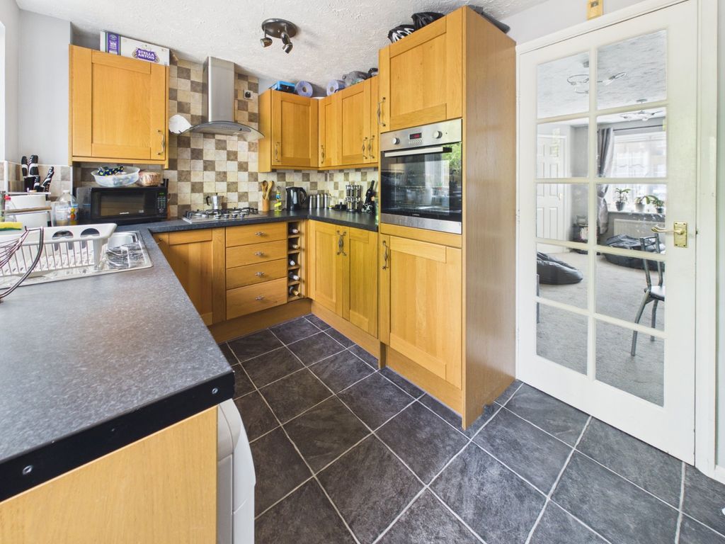 Property photo 2 of 12 Kitchen