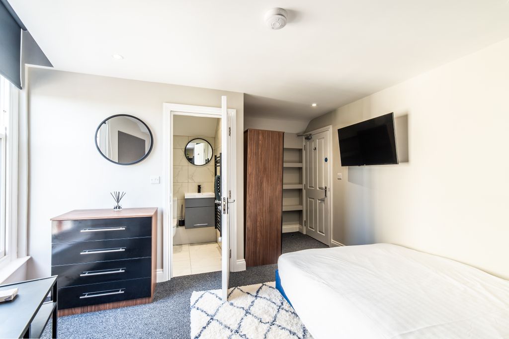 Property photo 1 of 10 Canning Place B304-001