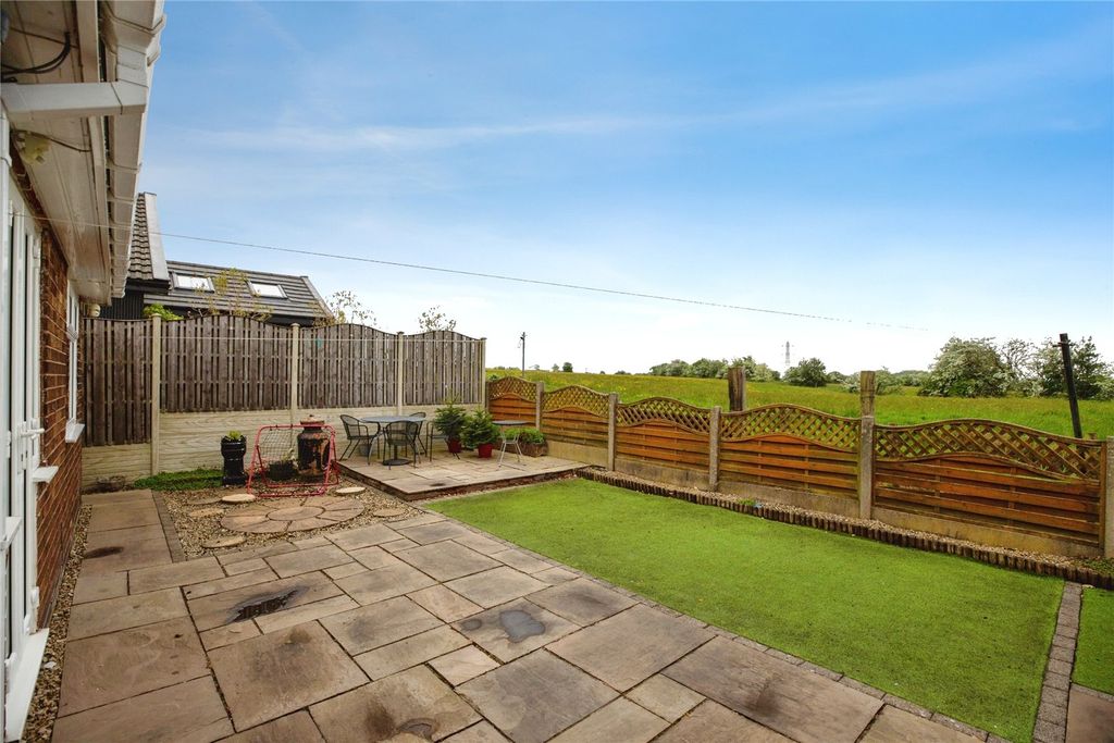 Property photo 2 of 27 Picture No. 25