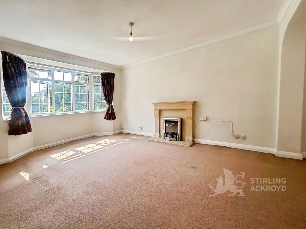Property photo 3 of 6 Living Room